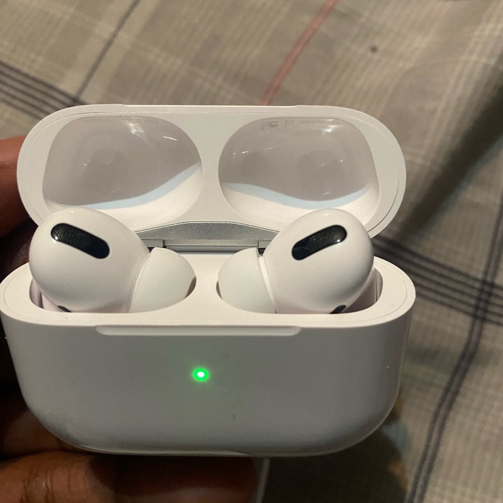 AIRPOD PROS - Picture 5 of 5